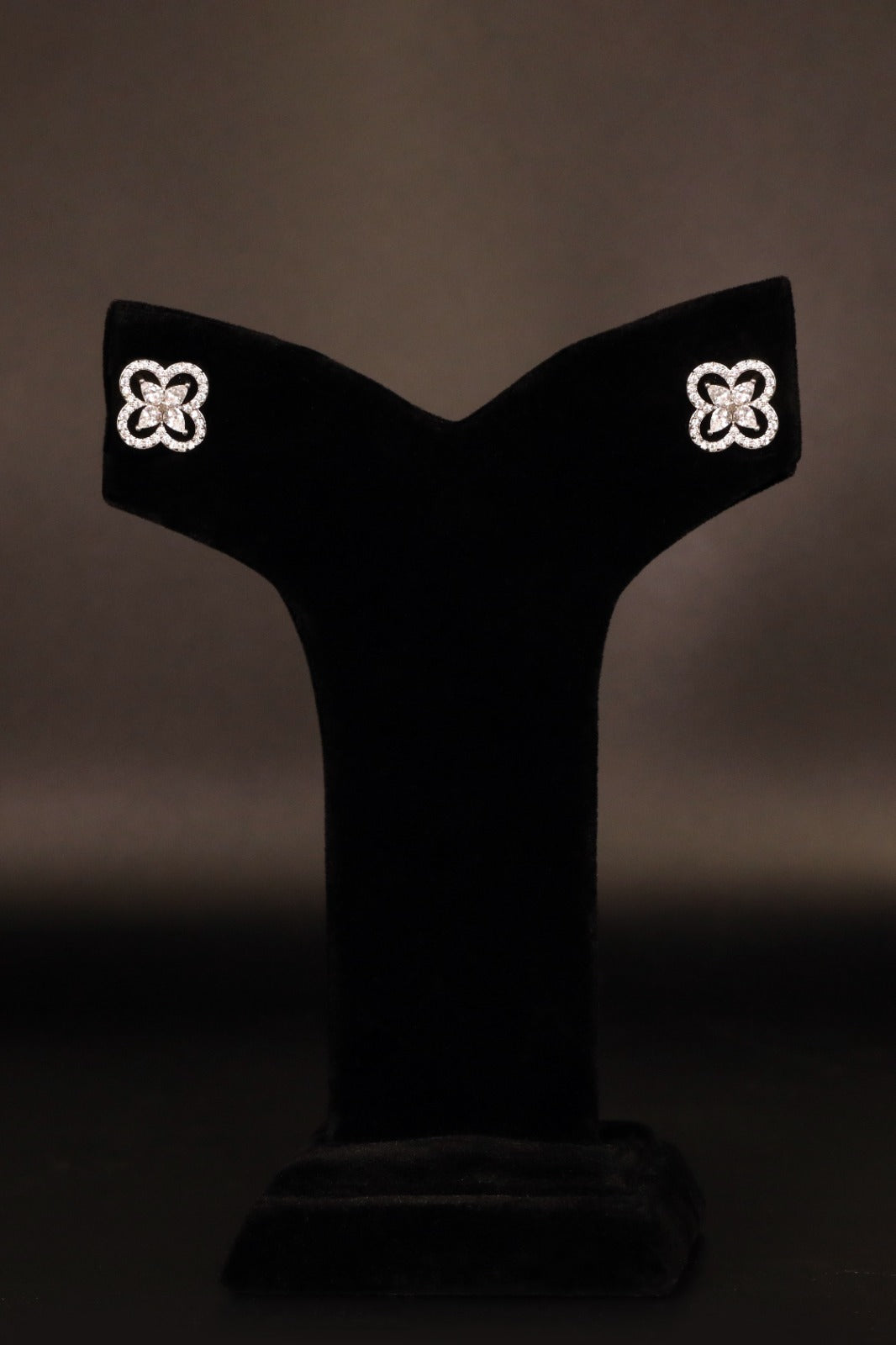 Modern White Gold/Silver Floral Stud