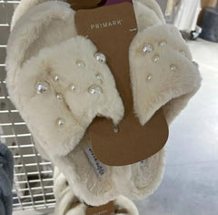 Pearl studded in off white fur carpet slippers in medium size from pri-mark.