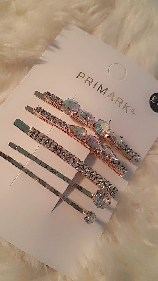 Zercons stud hair pins in golden colour from primark.....